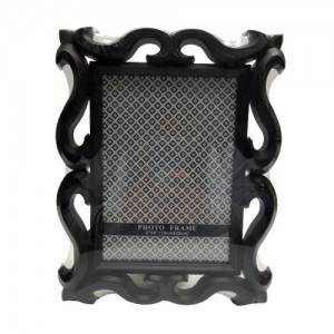 PORTA RETRATO PRETO EM PLÁSTICO. TAM: 15X20CM