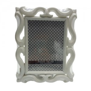 PORTA RETRATO BRANCO EM PLÁSTICO. TAM: 15X20CM PORTA RETRATO BRANCO EM PLÁSTICO. TAM: 15X20CM