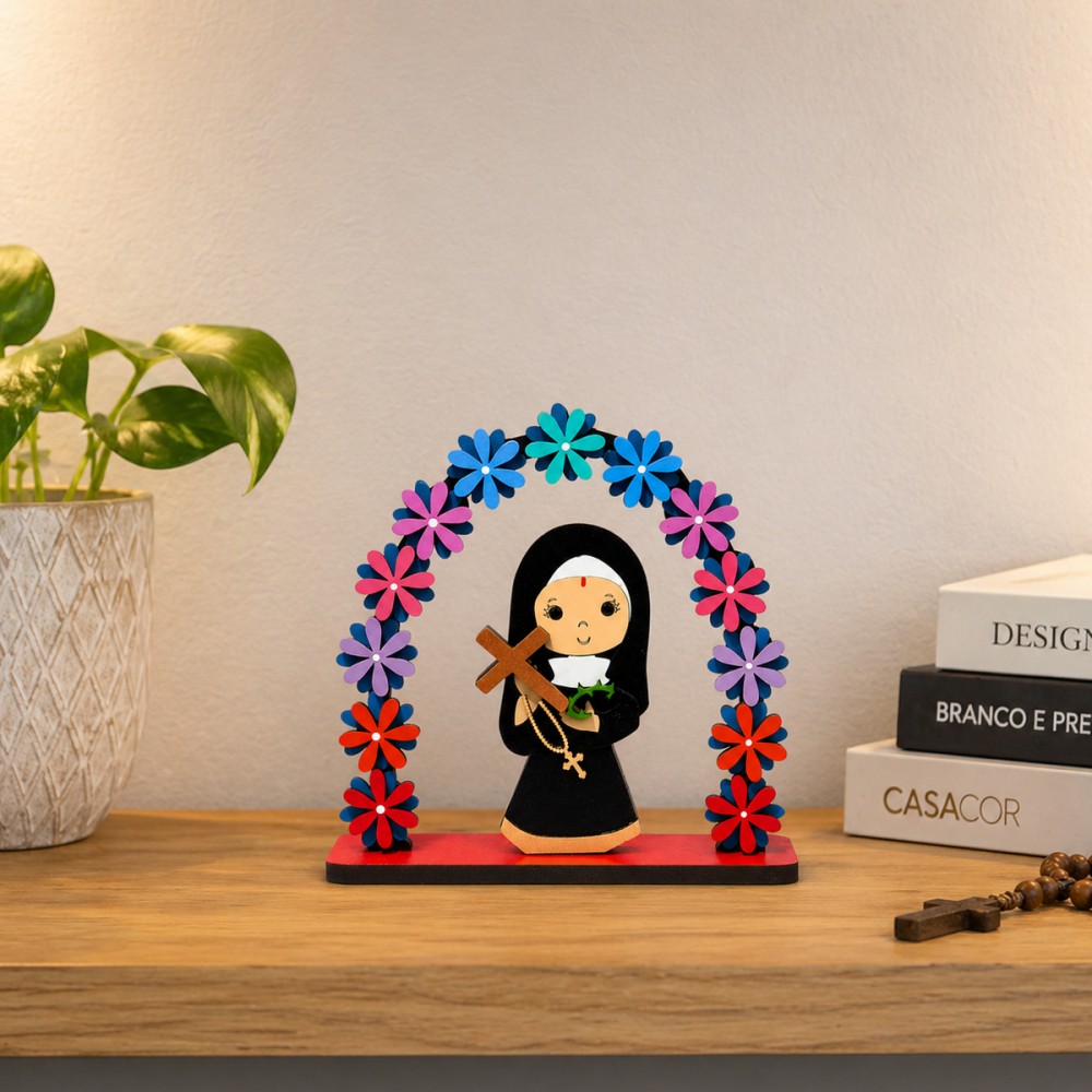 ENFEITE DECORATIVO MODELO ARCO FLORAL SANTINHA DE MADEIRA REF: 000127