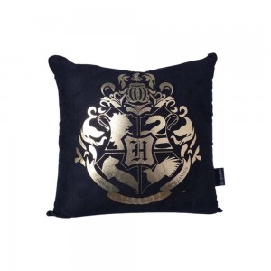 ALMOFADA MODELO SUEDE HOGWARTS EM VELUDO DE POLIÉSTER REF: 10065200 ALMOFADA MODELO SUEDE HOGWARTS EM VELUDO DE POLIÉSTER REF: 10065200