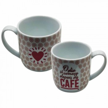 CANECA COM FRASE MODELO O DIA SÓ COMEÇA DEPOIS DO CAFÉ EM PORCELANA 360ML REF: 401123