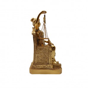 ENFEITE DE MESA EM RESINA MODELO DAMA DA JUSTIÇA 25CM  REF: QMH219058-25