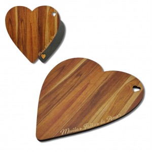 TÁBUA PARA CORTE MODELO CORAÇÃO EM MADEIRA REF: 217 TÁBUA PARA CORTE MODELO CORAÇÃO EM MADEIRA REF: 217