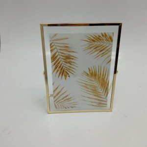 PORTA RETRATO DOURADO 15X20CM REF: 4519