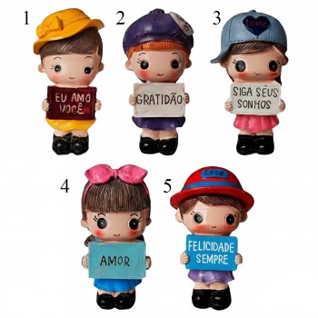 ENFEITE DECORATIVO MODELO BONECAS COM FRASES DE RESINA REF: 5371