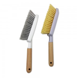 ESCOVA MULTIUSO COM CABO EM MADEIRA E PLÁSTICO REF: 6625 ESCOVA MULTIUSO COM CABO EM MADEIRA E PLÁSTICO REF: 6625