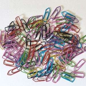 CLIPS MINI N°5 COM 100 PEÇAS 1,3CM REF: 005-M CLIPS MINI N°5 COM 100 PEÇAS 1,3CM REF: 005-M