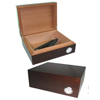 CAIXA DE CHARUTO P/12 PÇS C/ HIGRÔMETRO E UMIDIFICADOR. TAM: 24X20X11CM CAIXA DE CHARUTO P/12 PÇS C/ HIGRÔMETRO E UMIDIFICADOR. TAM: 24X20X11CM