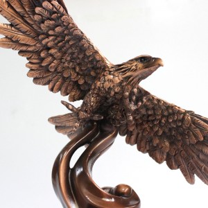 ENFEITE DECORATIVO EM RESINA DE AGUIA