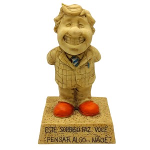 BONECO DE RESINA COM FRASE REF: NP212U