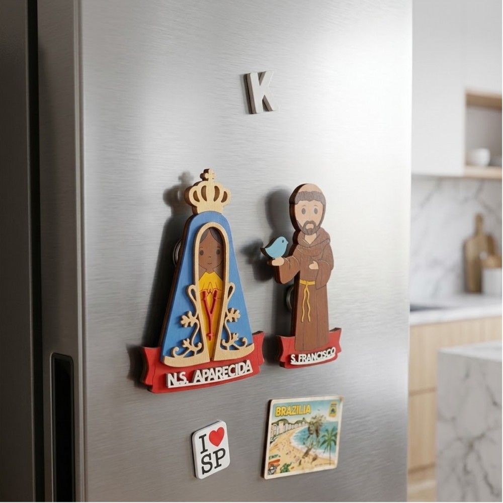 IMÃ DE GELADEIRA MODELO SANTINHOS DE MADEIRA REF: 001205