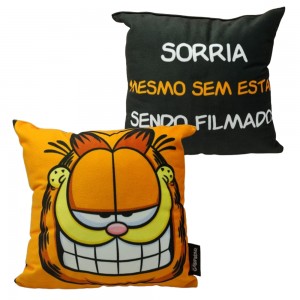ALMOFADA MODELO GARFIELD SENDO FILMADO EM FIBRA VELUDO REF: 10064834 ALMOFADA MODELO GARFIELD SENDO FILMADO EM FIBRA VELUDO REF: 10064834