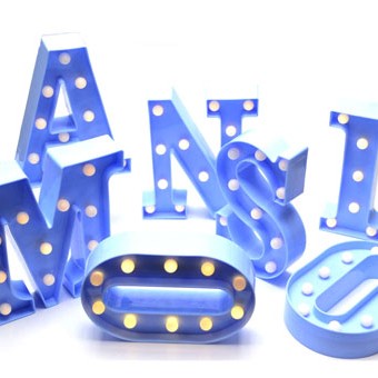 LUMINÁRIA LED DECORATIVA LETRA AZUL EM PLÁSTICO REF: AP6092-3BL