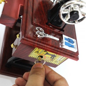 CAIXA DE MÚSICA MODELO MÁQUINA DE COSTURA REF: AP2010 CAIXA DE MÚSICA MODELO MÁQUINA DE COSTURA REF: AP2010