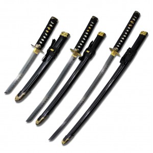 CONJUNTO DE 3 KATANAS DECORATIVA COM LÂMINA SEM CORTE EM METAL REF: APZS-9601 CONJUNTO DE 3 KATANAS DECORATIVA COM LÂMINA SEM CORTE EM METAL REF: APZS-9601