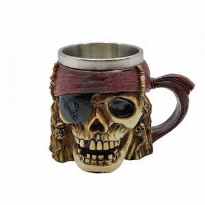 CANECA MEDIEVAL MODELO CAVEIRA PIRATA RESINA E INOX 400ML REF: 22013B CANECA MEDIEVAL MODELO CAVEIRA PIRATA RESINA E INOX 400ML REF: 22013B