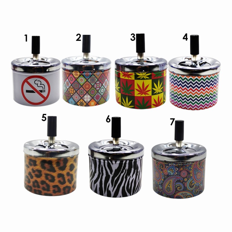 CINZEIRO DE MESA REDONDO EM METAL ESTAMPADO COM TAMPA GIRATORIA REF: AP7347-9MIX CINZEIRO DE MESA REDONDO EM METAL ESTAMPADO COM TAMPA GIRATORIA REF: AP7347-9MIX