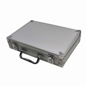 JOGO POKER EM MALETA DE ALUMÍNIO 200 FICHAS E 2 BARALHOS REF: APYYPS102 JOGO POKER EM MALETA DE ALUMÍNIO 200 FICHAS E 2 BARALHOS REF: APYYPS102