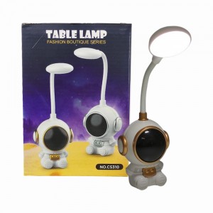 LUMINÁRIA DE MESA MODELO ASTRONAUTA COM CABO USB EM PLÁSTICO REF: APBH16905 LUMINÁRIA DE MESA MODELO ASTRONAUTA COM CABO USB EM PLÁSTICO REF: APBH16905