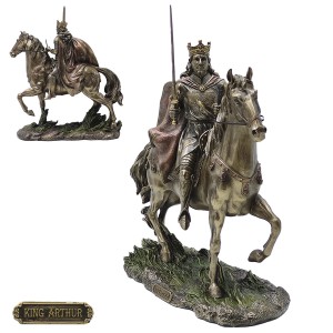 ENFEITE DE MESA MODELO REI ARTHUR EM RESINA PLÁSTICA REF: APWU76721A4