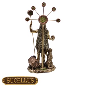 ENFEITE DE MESA MODELO SUCELLUS DEUS CELTA EM RESINA PLÁSTICA REF: APWU78410A4 ENFEITE DE MESA MODELO SUCELLUS DEUS CELTA EM RESINA PLÁSTICA REF: APWU78410A4