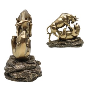 ENFEITE DE MESA MODELO LUTA ENTRE TOURO E URSO EM RESINA PLÁSTICA REF: APWU77493A1