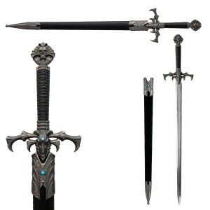 ESPADA DECORATIVA COM LÂMINA SEM CORTE DE METAL E SUPORTE DE MADEIRA REF: PFL25993 