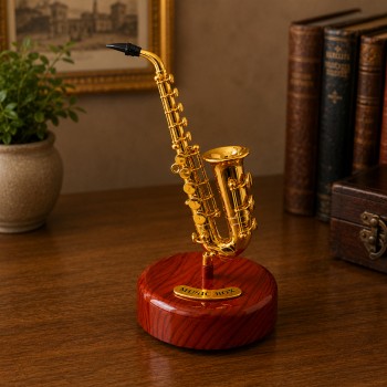 ENFEITE CAIXA MUSICAL DE PLÁSTICO MODELO SAXOFONE REF: AP2056