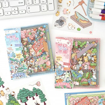 CARTELA COM ADESIVOS SORTIDOS DE PLÁSTICO E CENÁRIO DE PAPEL REF: APKADDYT