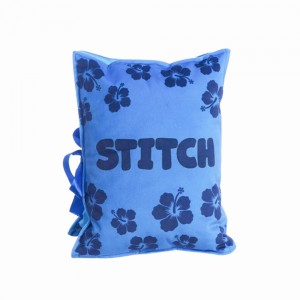 ALMOFADA MODELO STITCH LOVE FORMATO CARTA EM POLIÉSTER DE FIBRA REF: 10065277 ALMOFADA MODELO STITCH LOVE FORMATO CARTA EM POLIÉSTER DE FIBRA REF: 10065277