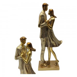 ENFEITE DECORATIVO MODELO CASAL EM RESINA REF: QMH11466-48 ENFEITE DECORATIVO MODELO CASAL EM RESINA REF: QMH11466-48