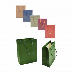 SACOLA PARA PRESENTE COM ALÇA DE PAPEL REF: SAC0110 SACOLA PARA PRESENTE COM ALÇA DE PAPEL REF: SAC0110
